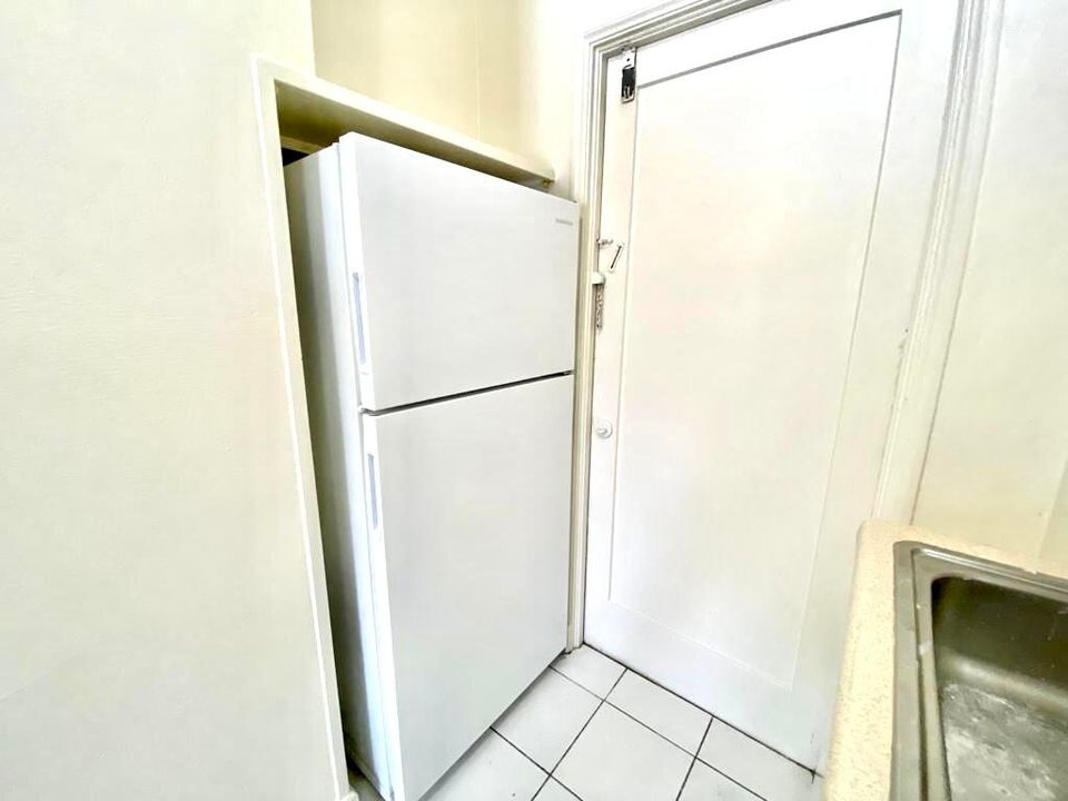 For Rent: $1,425 (1 beds, 1 baths, 600 Square Feet)