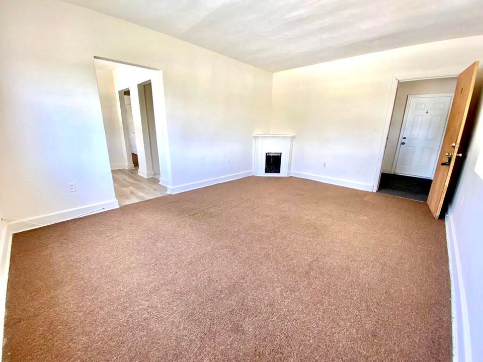 For Rent: $1,425 (1 beds, 1 baths, 600 Square Feet)