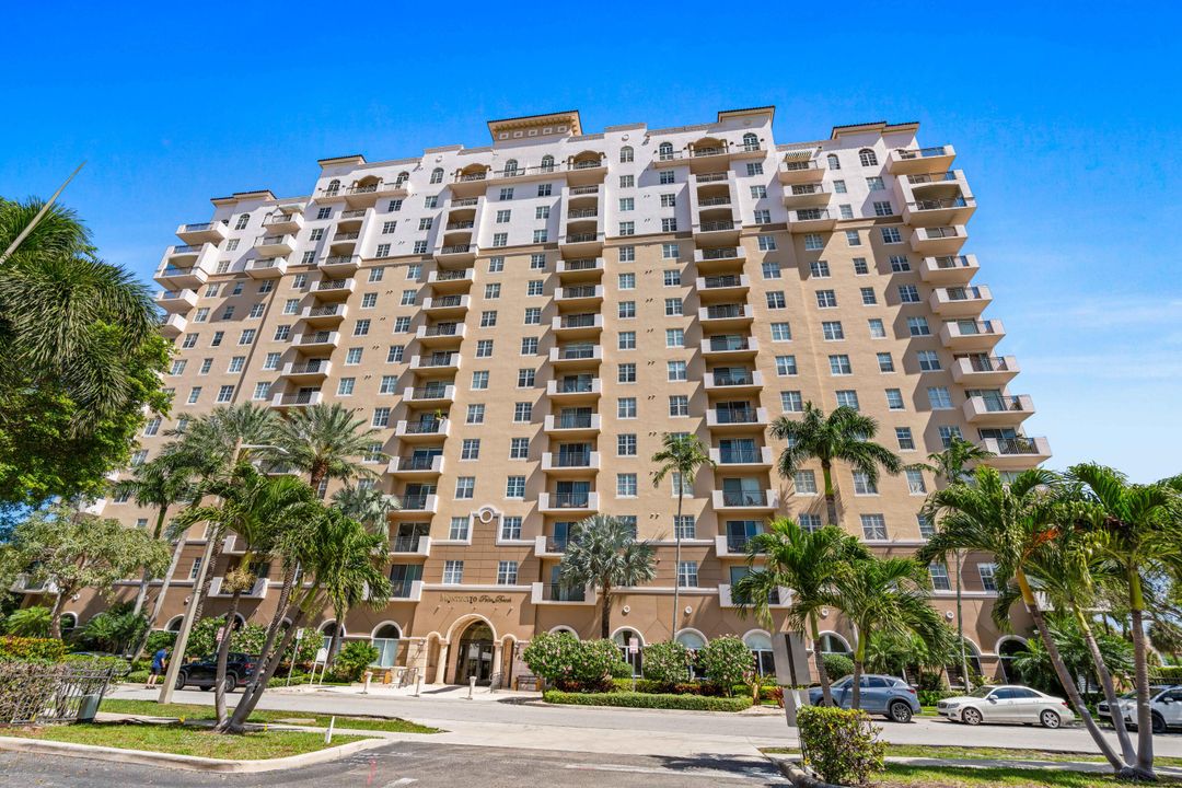 Active With Contract: $2,100 (1 beds, 1 baths, 690 Square Feet)