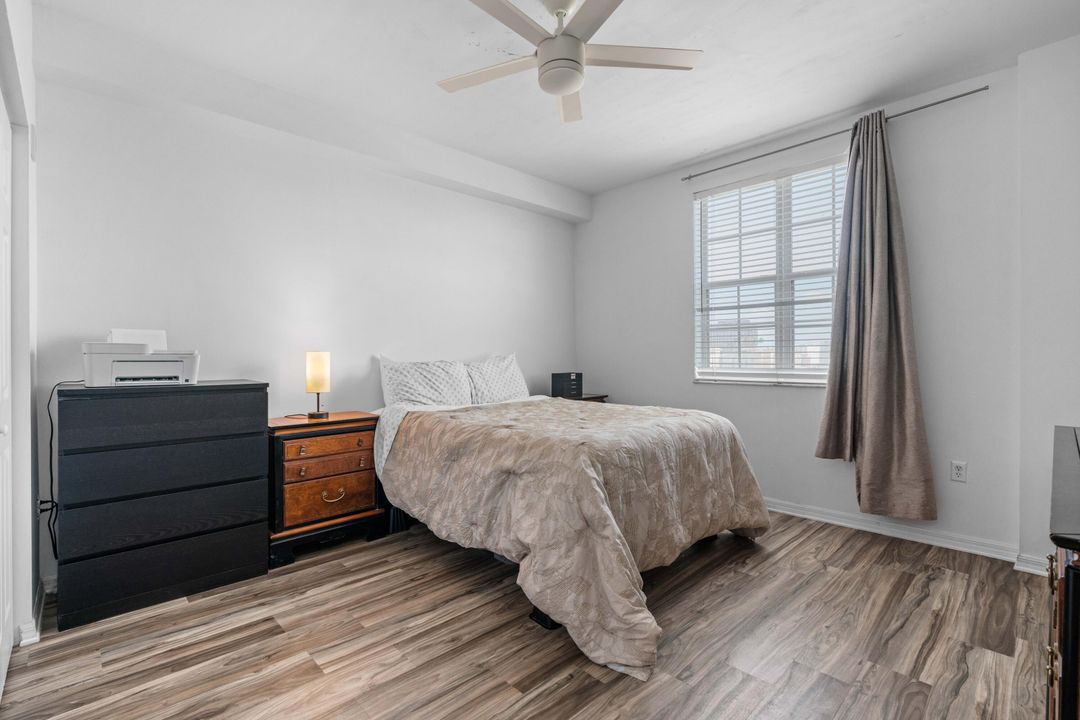 Active With Contract: $2,100 (1 beds, 1 baths, 690 Square Feet)