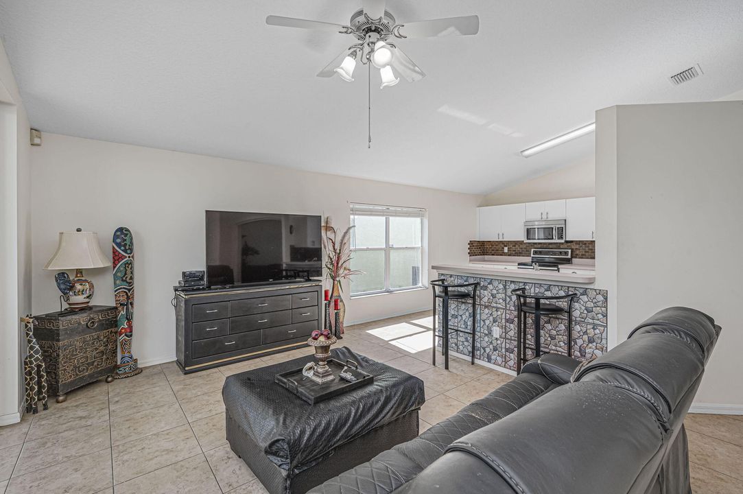 For Sale: $447,000 (3 beds, 2 baths, 1706 Square Feet)