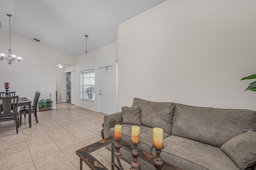 For Sale: $447,000 (3 beds, 2 baths, 1706 Square Feet)