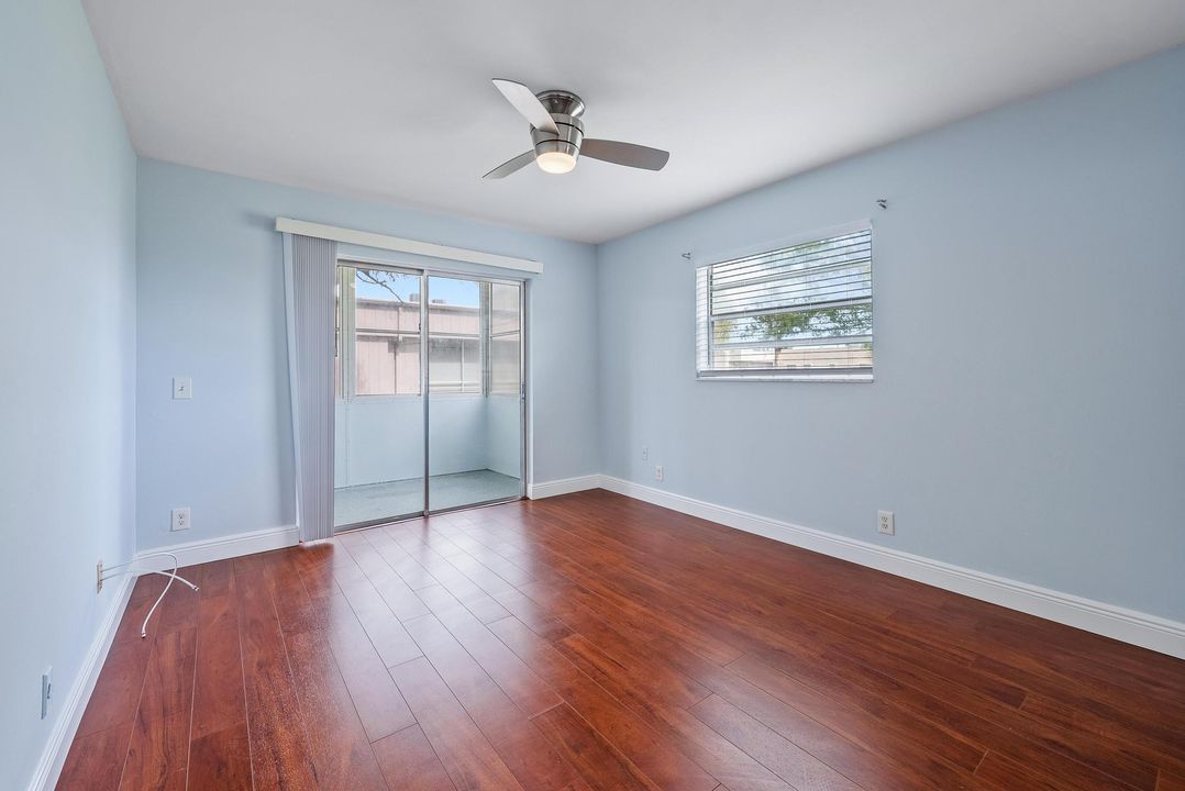 Active With Contract: $2,000 (2 beds, 2 baths, 910 Square Feet)