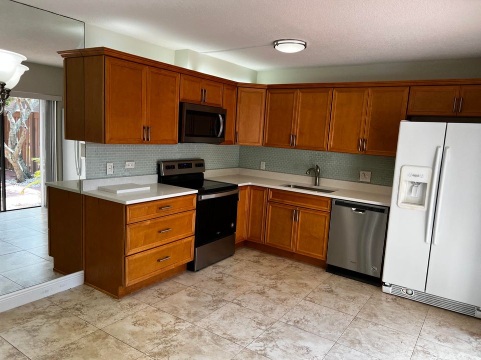 For Rent: $2,550 (2 beds, 2 baths, 1325 Square Feet)