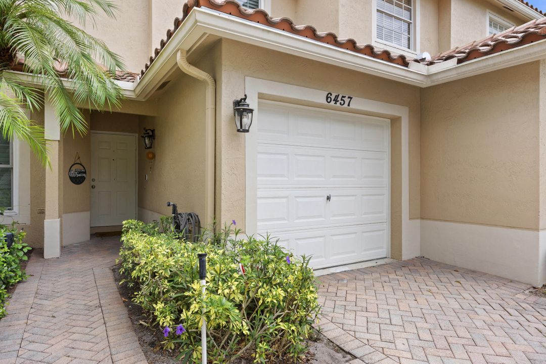 Active With Contract: $399,900 (3 beds, 2 baths, 1406 Square Feet)