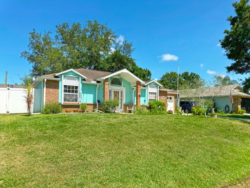 For Sale: $330,000 (3 beds, 2 baths, 1261 Square Feet)