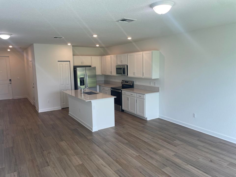 For Rent: $2,800 (3 beds, 2 baths, 1635 Square Feet)