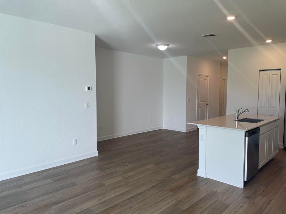 For Rent: $2,800 (3 beds, 2 baths, 1635 Square Feet)