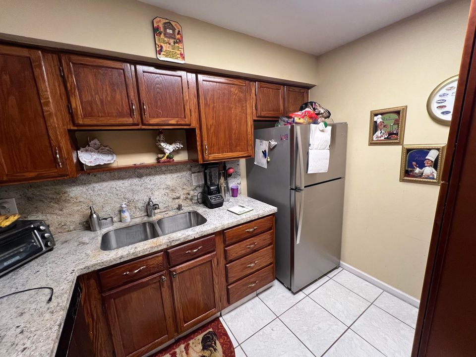 For Sale: $259,900 (2 beds, 2 baths, 1008 Square Feet)