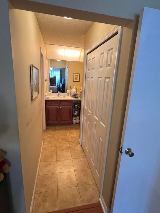 For Sale: $259,900 (2 beds, 2 baths, 1008 Square Feet)