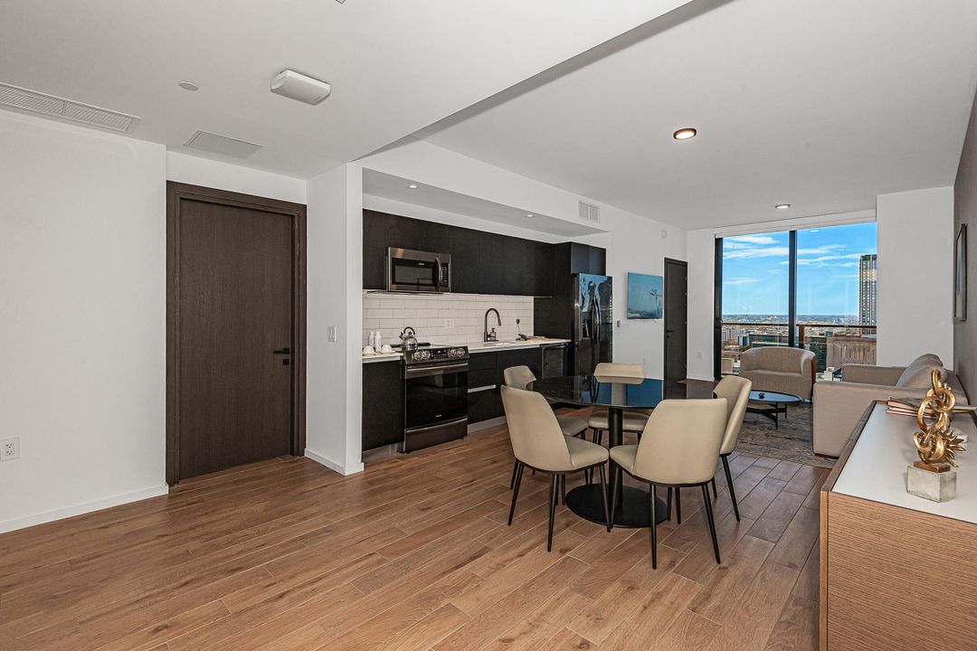 For Sale: $1,700,000 (3 beds, 3 baths, 1135 Square Feet)