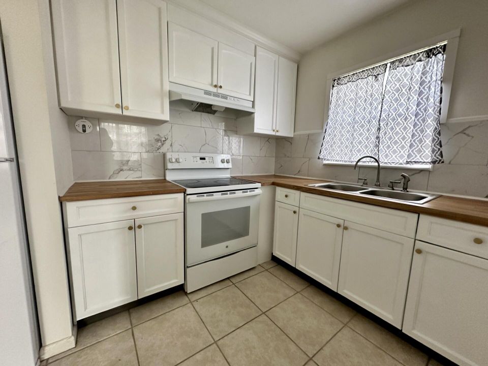 For Rent: $1,550 (1 beds, 1 baths, 684 Square Feet)