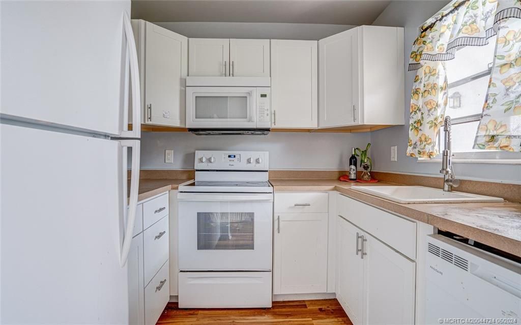 For Sale: $149,900 (2 beds, 2 baths, 1089 Square Feet)