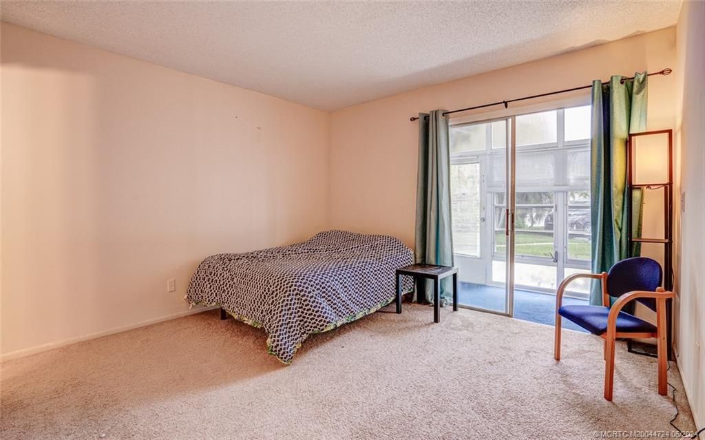 For Sale: $149,900 (2 beds, 2 baths, 1089 Square Feet)