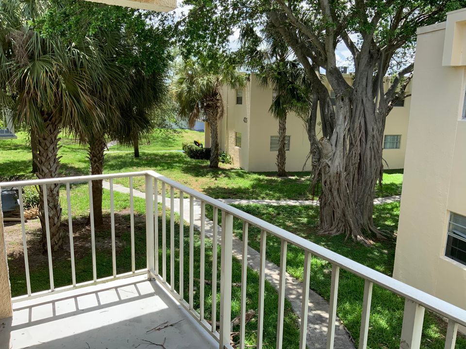 For Rent: $1,850 (2 beds, 2 baths, 925 Square Feet)