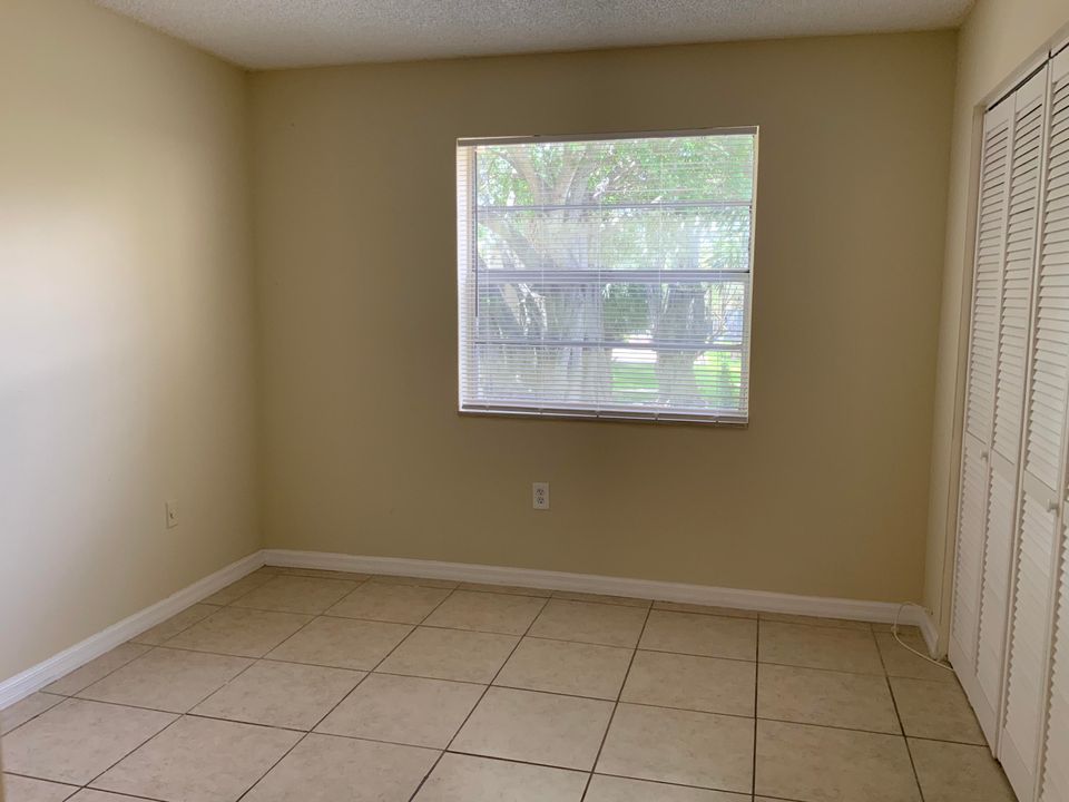 For Rent: $1,850 (2 beds, 2 baths, 925 Square Feet)