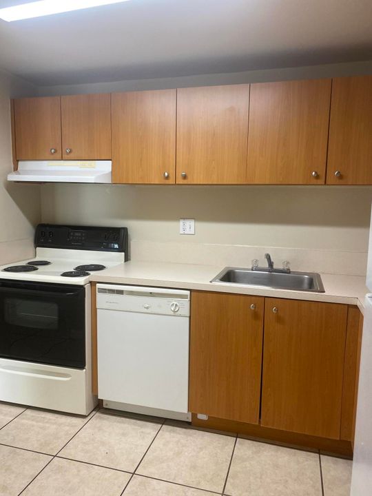 For Rent: $1,850 (2 beds, 2 baths, 925 Square Feet)