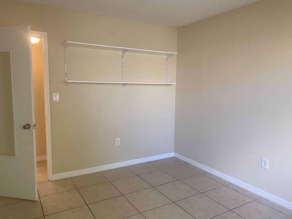 For Rent: $1,850 (2 beds, 2 baths, 925 Square Feet)