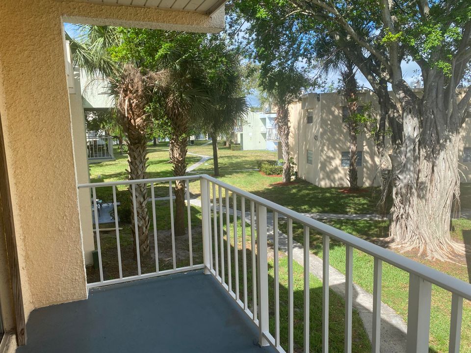 For Rent: $1,850 (2 beds, 2 baths, 925 Square Feet)