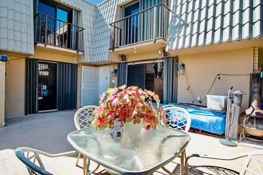 Active With Contract: $305,000 (2 beds, 2 baths, 1236 Square Feet)