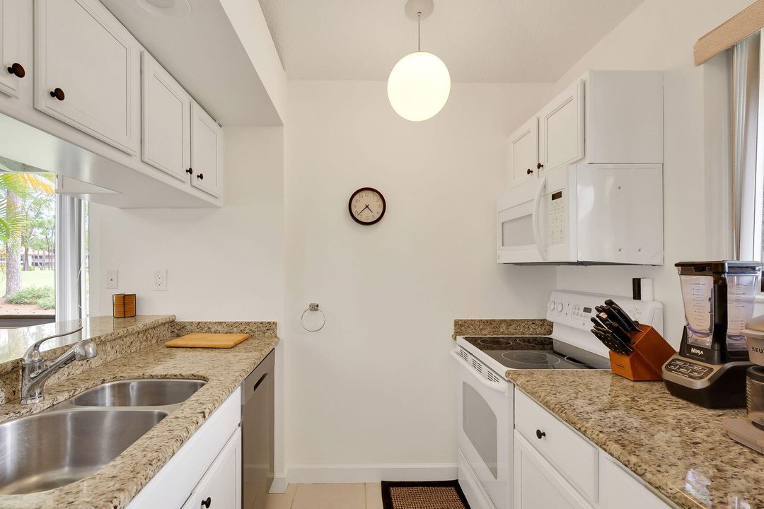 For Rent: $3,500 (2 beds, 2 baths, 1135 Square Feet)