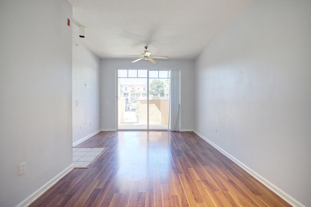 Active With Contract: $1,975 (1 beds, 1 baths, 596 Square Feet)