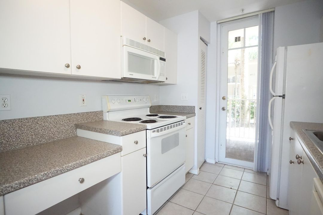 Active With Contract: $1,975 (1 beds, 1 baths, 596 Square Feet)