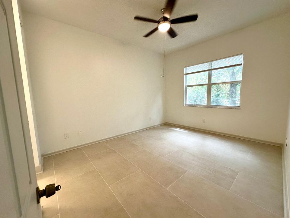 Active With Contract: $2,450 (2 beds, 2 baths, 1100 Square Feet)