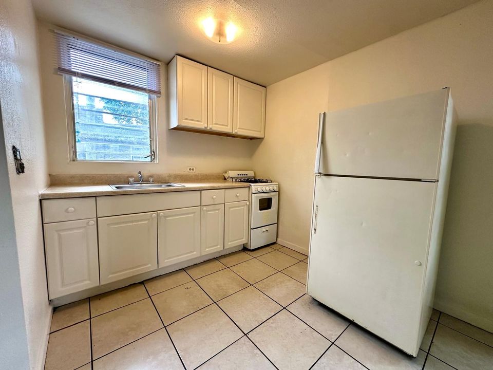 For Rent: $1,325 (1 beds, 1 baths, 850 Square Feet)
