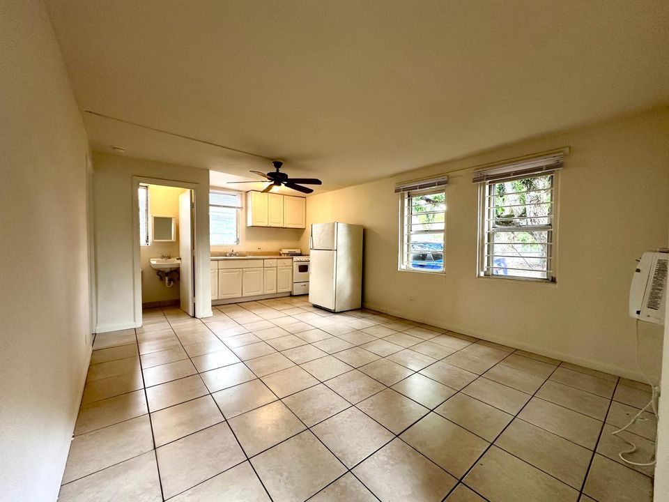 For Rent: $1,325 (1 beds, 1 baths, 850 Square Feet)