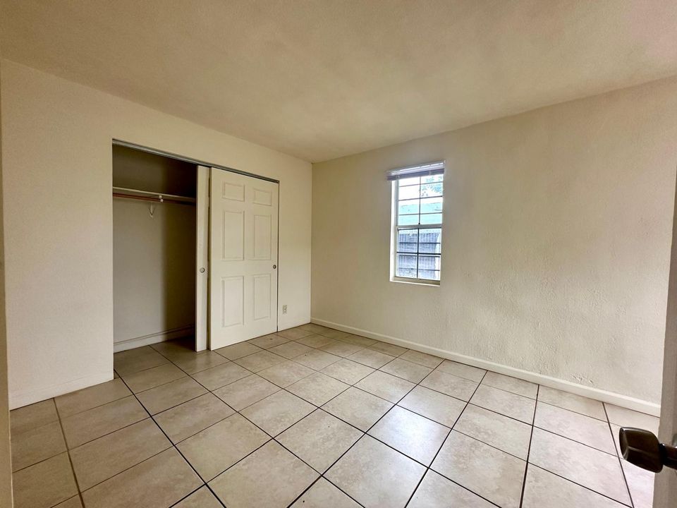 For Rent: $1,325 (1 beds, 1 baths, 850 Square Feet)