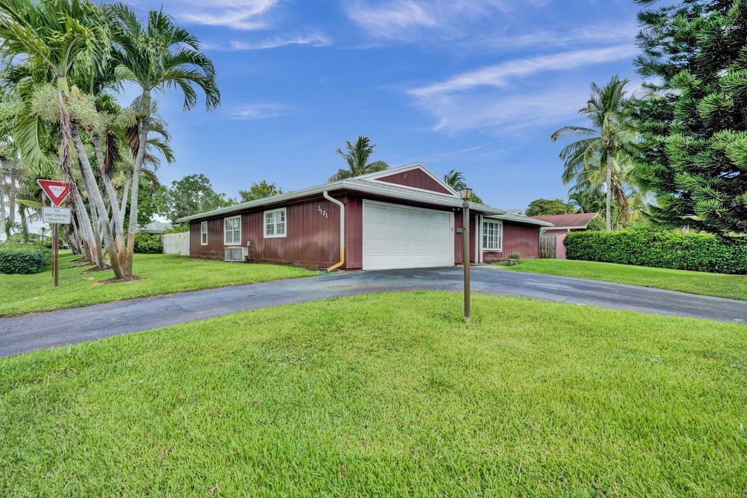 For Sale: $550,000 (4 beds, 2 baths, 1676 Square Feet)