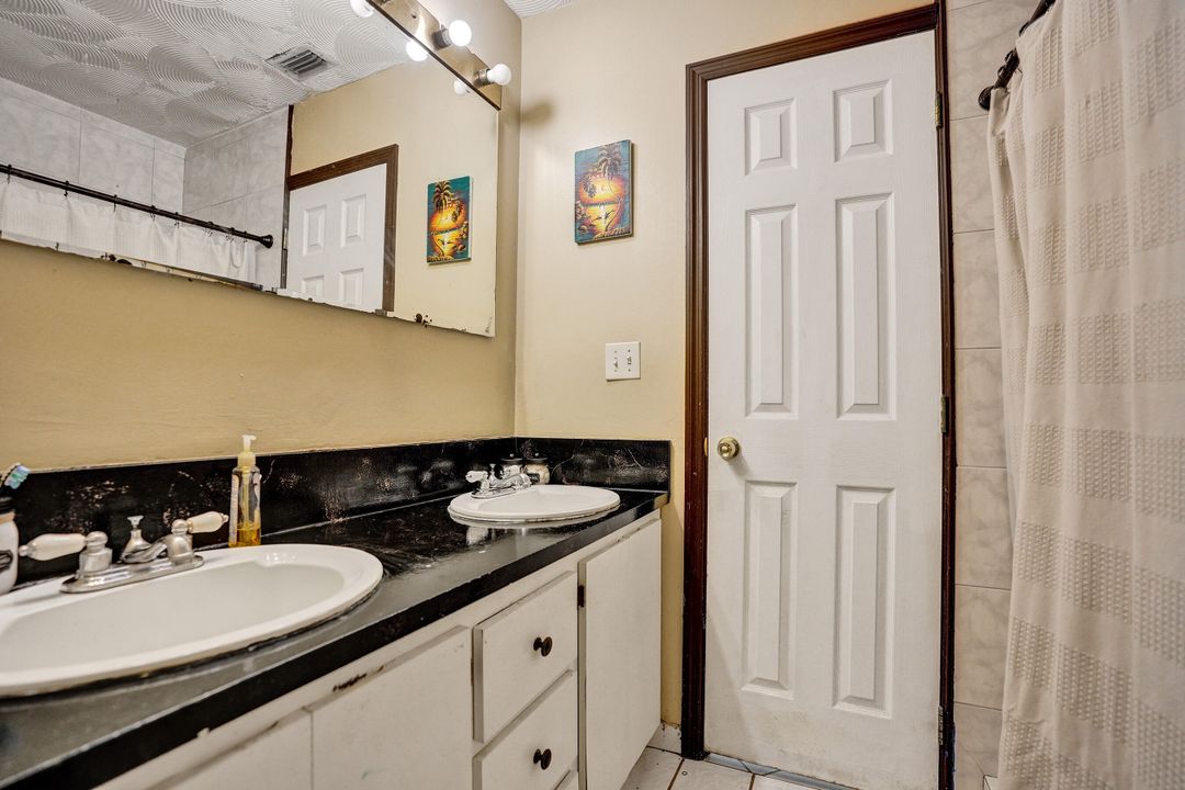 For Sale: $550,000 (4 beds, 2 baths, 1676 Square Feet)