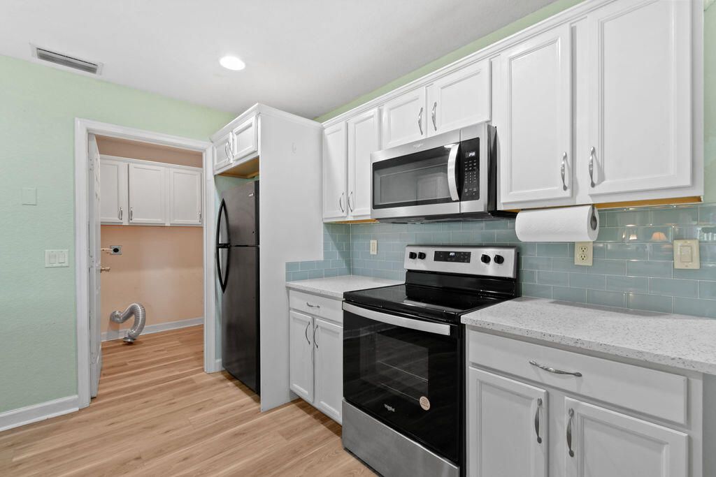 For Sale: $215,900 (2 beds, 2 baths, 1428 Square Feet)