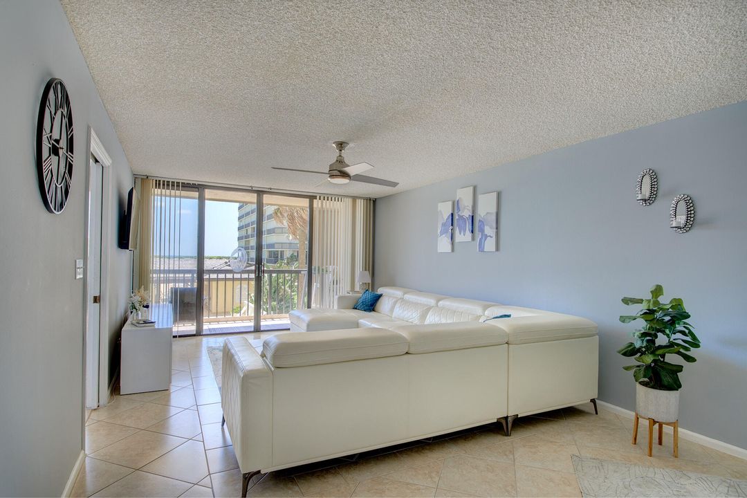 For Sale: $425,000 (2 beds, 2 baths, 1224 Square Feet)