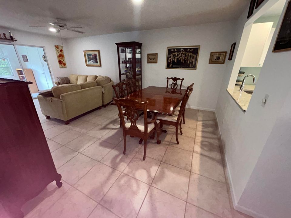 For Sale: $210,000 (2 beds, 2 baths, 941 Square Feet)