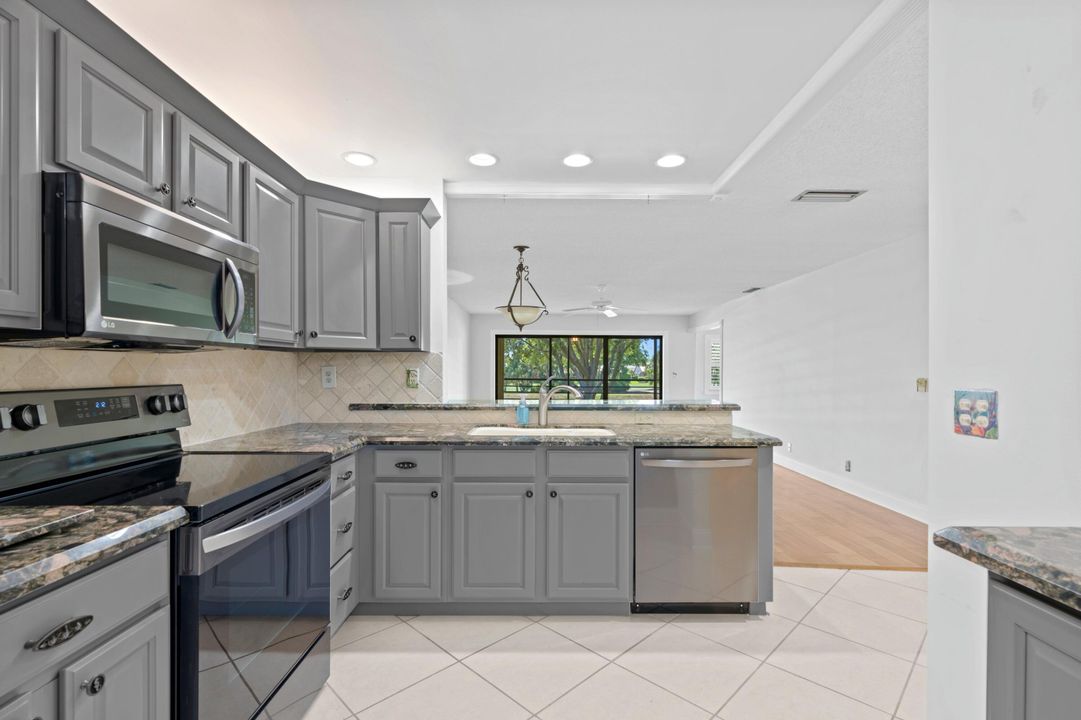 For Sale: $399,900 (3 beds, 2 baths, 1458 Square Feet)