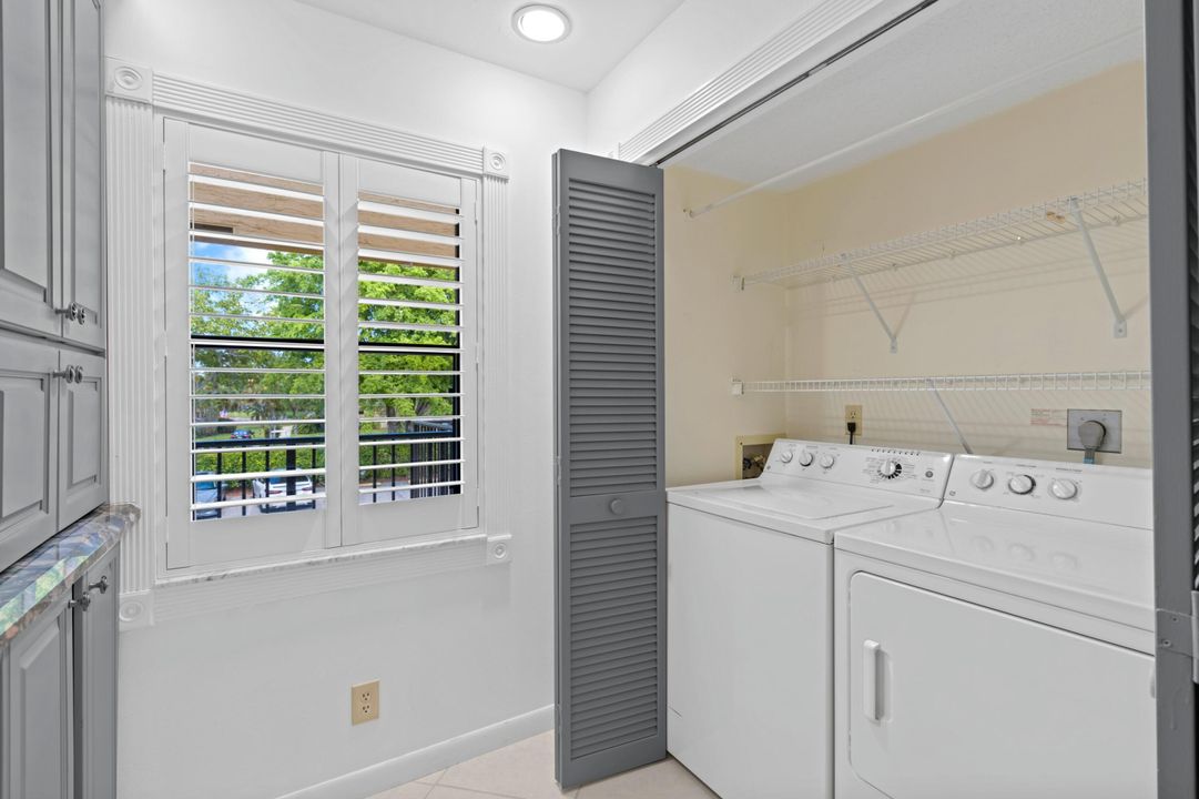 Active With Contract: $384,900 (3 beds, 2 baths, 1458 Square Feet)