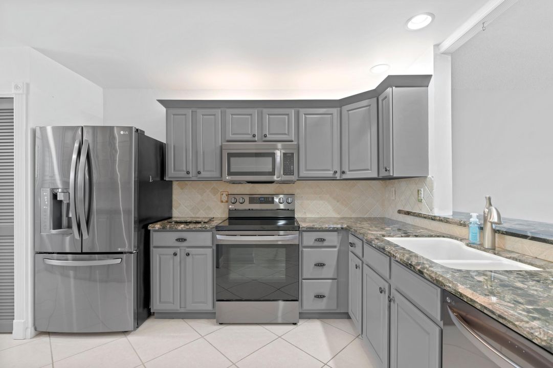 For Sale: $399,900 (3 beds, 2 baths, 1458 Square Feet)