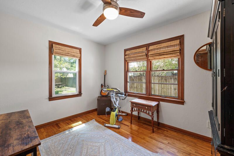 For Sale: $425,000 (2 beds, 1 baths, 1014 Square Feet)
