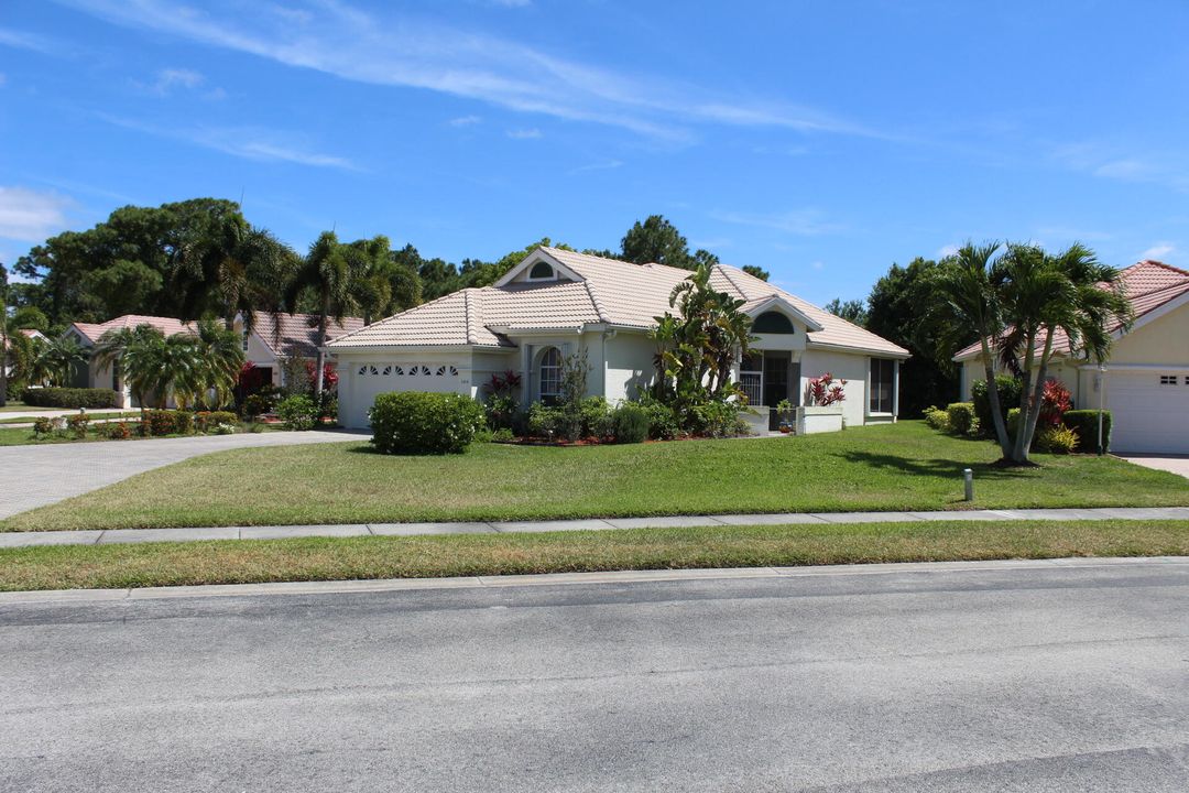 Active With Contract: $347,000 (3 beds, 2 baths, 1675 Square Feet)