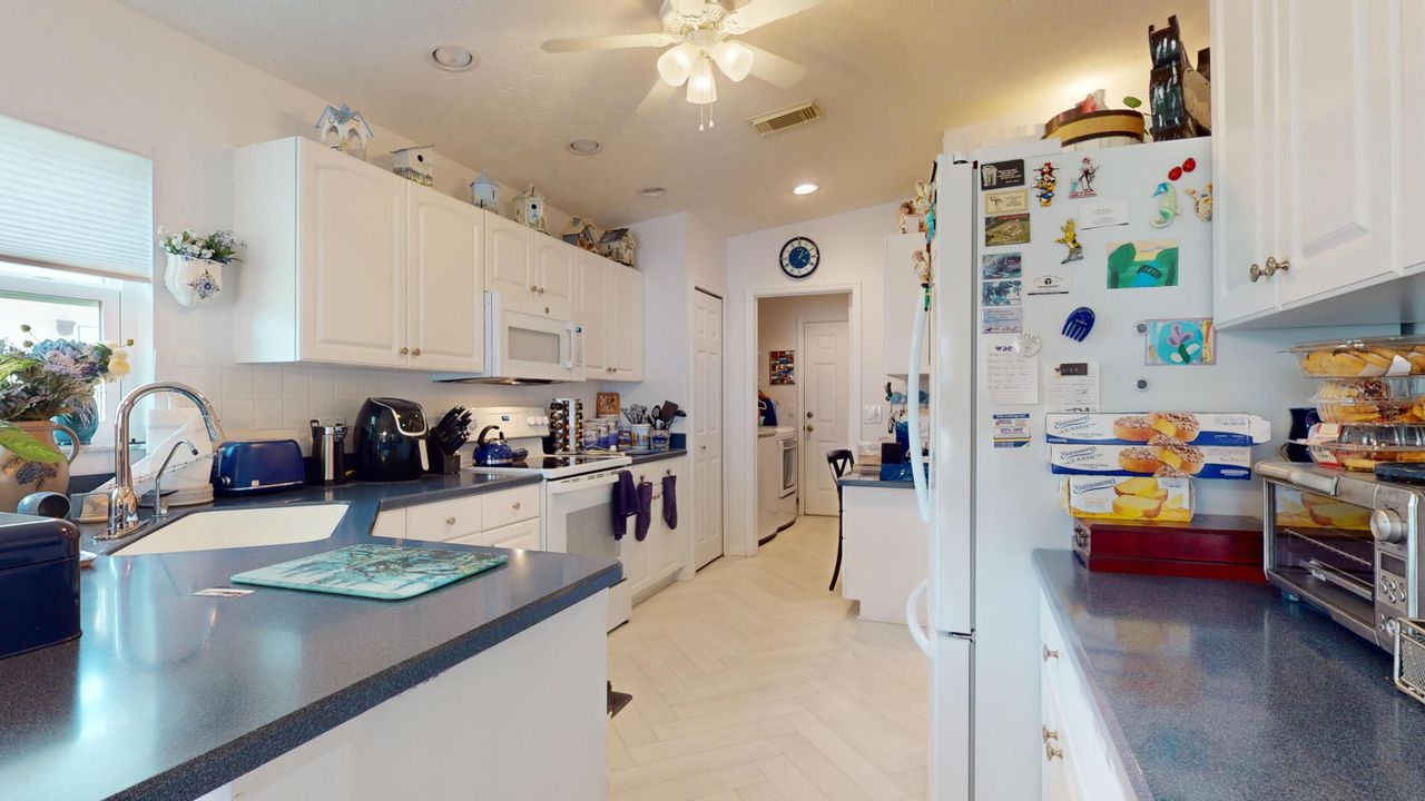 For Sale: $330,000 (3 beds, 2 baths, 1658 Square Feet)