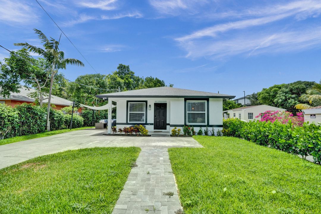 For Sale: $495,000 (3 beds, 2 baths, 1175 Square Feet)