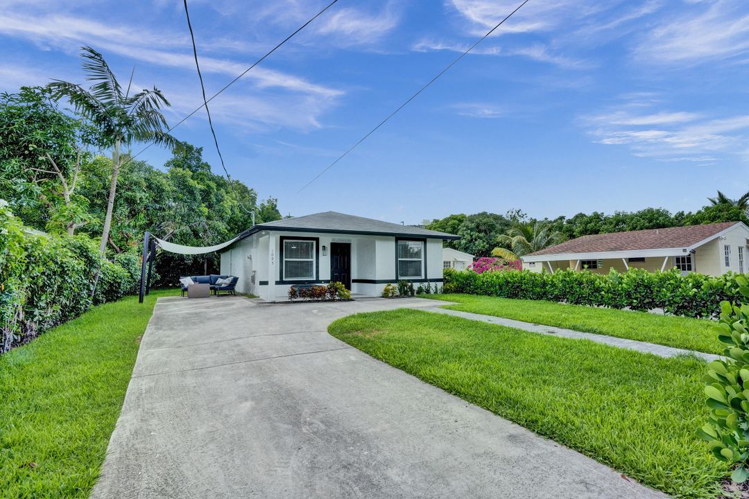 For Sale: $495,000 (3 beds, 2 baths, 1175 Square Feet)