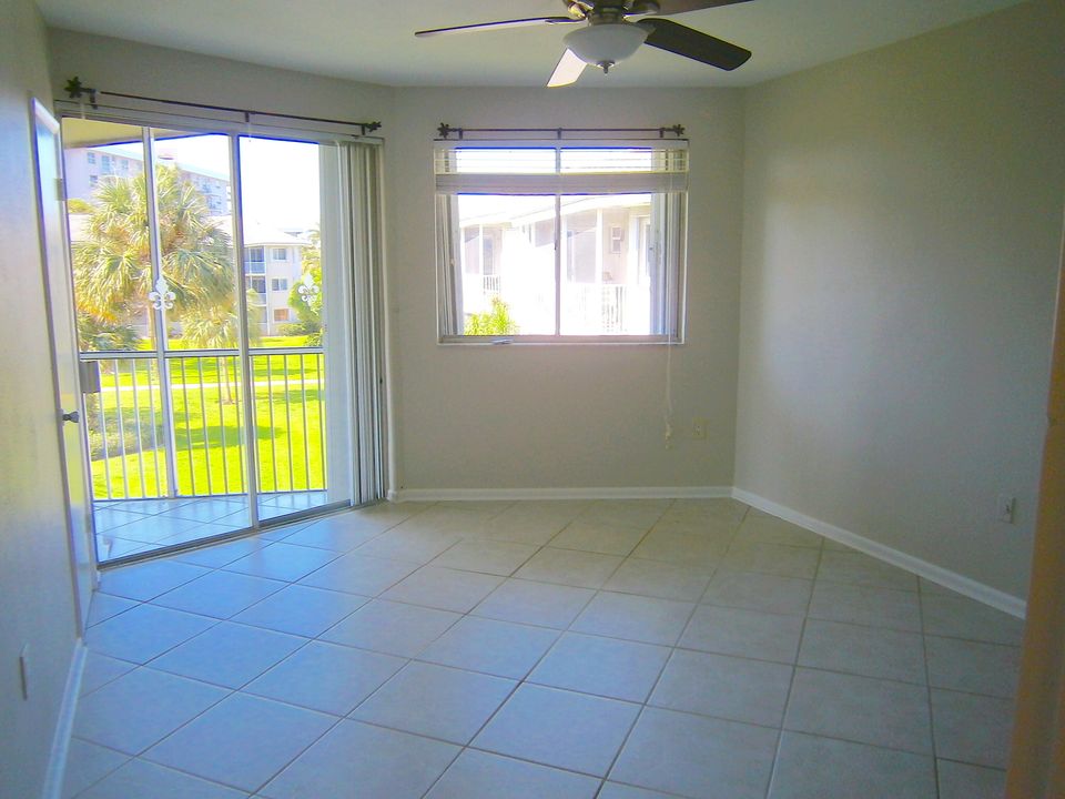 For Rent: $2,650 (2 beds, 2 baths, 905 Square Feet)