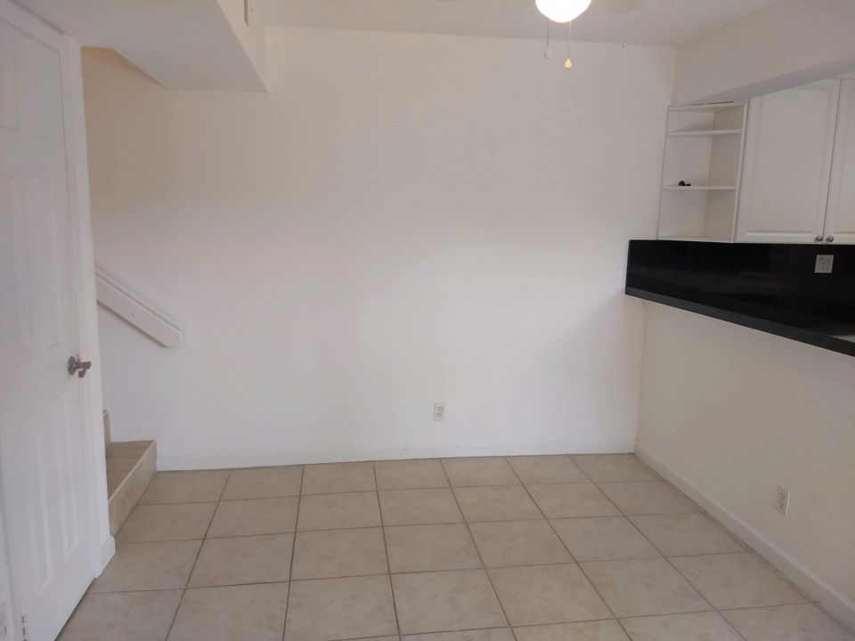 Active With Contract: $2,475 (2 beds, 2 baths, 1302 Square Feet)