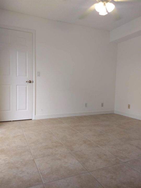 Active With Contract: $2,475 (2 beds, 2 baths, 1302 Square Feet)