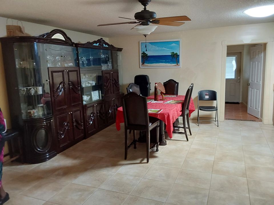 For Sale: $495,000 (5 beds, 2 baths, 2264 Square Feet)