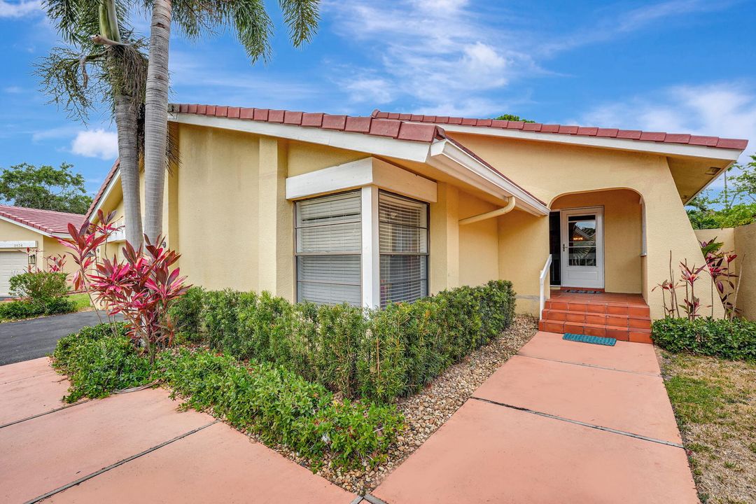 Recently Sold: $650,000 (3 beds, 2 baths, 1500 Square Feet)
