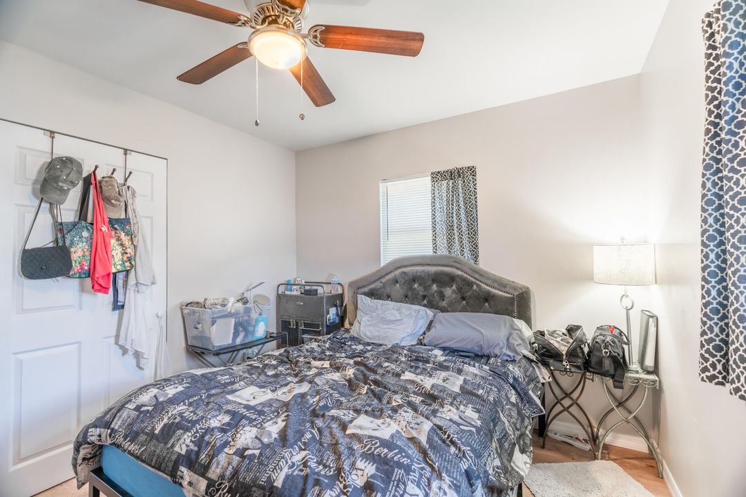 Active With Contract: $270,000 (3 beds, 1 baths, 923 Square Feet)